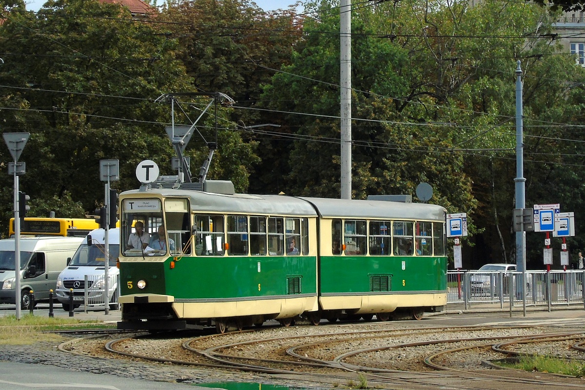 5
StodwĂłjka rozpoczyna obsĹugÄ kursu linii turystycznej T w relacji Plac Narutowicza (16:30)-Plac Narutowicza (17:22) p. Dw. WileĹski (16:54). 

