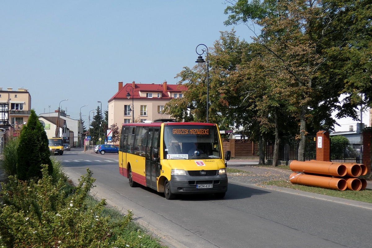 50007
ProCity o numerze 50007 jedzie w obsĹudze kursu "19" w relacji Grodzisk Maz. Szpital (10:50)-Grodzisk Maz. Szpital (11:24) p. Grodzisk Maz. Os. Teligi (11:08). Za nim jedzie ProCity o numerze 70019 w obsĹudze kursu "5549" linii numer 3 w relacji Grodzisk Maz. Dw. PKP (11:00)-Radonie PÄtla (11:20). 
