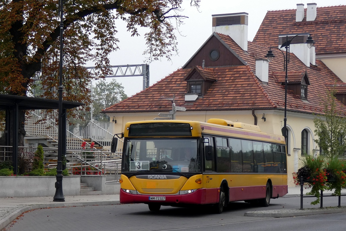 80273 
Scania (ex. A573) wyjeĹźdĹźa z pÄtli przy dworcu PKP jadÄc w obsĹudze kursu "5510" linii numer 3 w relacji Adamowizna PÄtla (8:35)-KĹudno Nowe PÄtla (9:35). 
Słowa kluczowe: DziwadĹo
