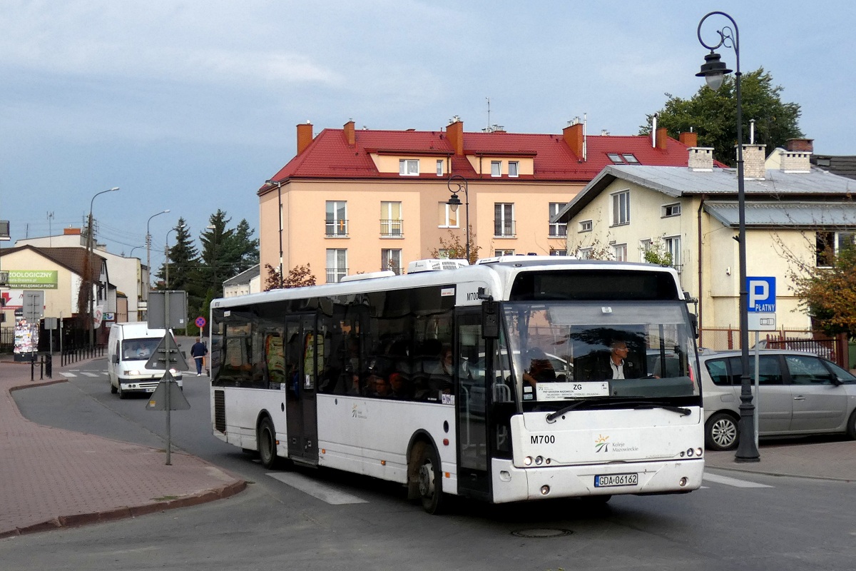 M700
Ambasador jedzie w obsĹudze kursu linii zastÄpczej KM ZG w relacji Grodzisk Mazowiecki Dw. PKP (8:10)-Warszawa Dw. Zachodni (9:28). Obecnie w zwiÄzku z wyĹźszÄ awaryjnoĹciÄ planowych AmbasadorĂłw sÄ one zastÄpowane jak wyĹźej przez Ambasadory z kontraktu Kolei Mazowieckich na ZKA na linii dÄbliĹskiej bÄdĹş Autosany SanCity z warszawskiego kontraktu ZTM. 
