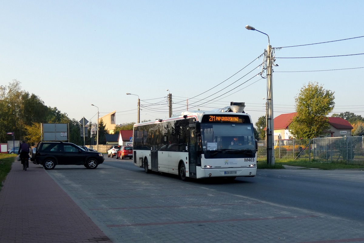 M403
Ambasador jedzie w obsĹudze kursu linii zastÄpczej KM ZM w relacji Grodzisk Mazowiecki Dw. PKP (7:30)-Grodzisk Mazowiecki Dw. PKP (8:00) p. MilanĂłwek DÄbowÄ (7:51). 
