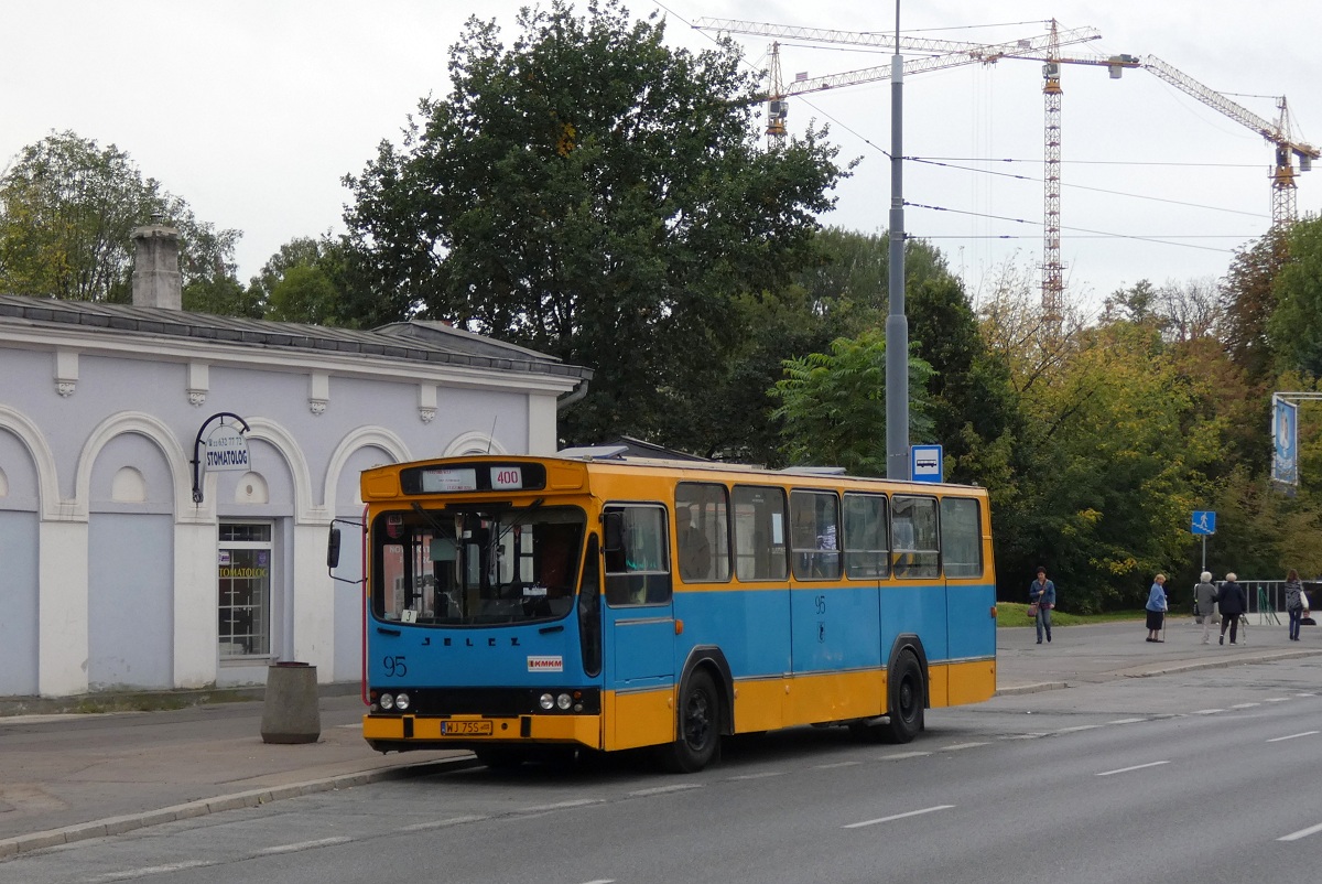95
Mig oczekuje na rozpoczÄcie kursu linii specjalnej 400 w relacji Zajezdnia Wola (9:30)-Zajezdnia Ostrobramska (9:54). Linia zostaĹa uruchomiona z okazji Dni Transportu Publicznego 2018. 
Słowa kluczowe: DTP2018 M11
