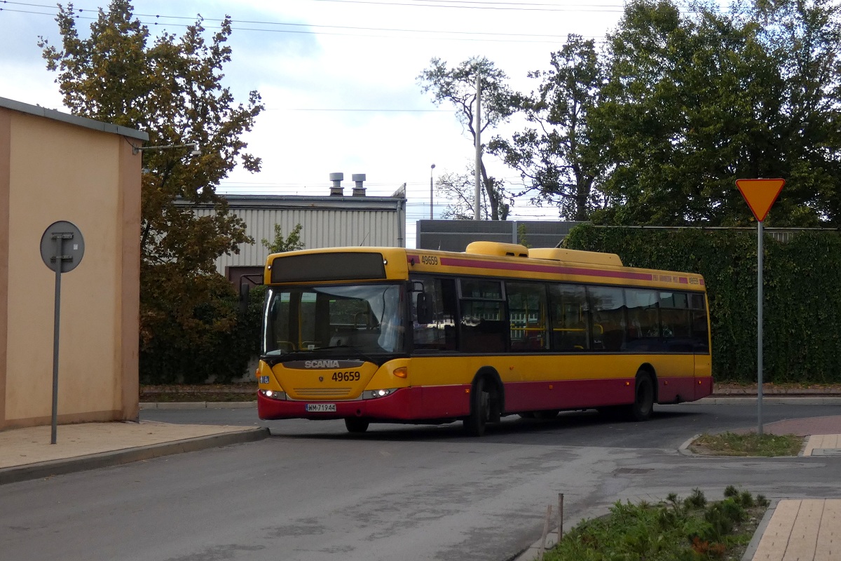 80261 (49659)
Scania jedzie w obsĹudze kursu "5704" linii przyspieszonej BM w relacji Grodzisk Maz. Dw. PKP (16:45)-MakĂłwka (17:00). Z racji zmniejszenia planu na kontrakcie zastÄpczym za kolej, PKS czÄĹÄ Scanii przeniĂłsĹ z Pruszkowa do Grodziska i na KlementowickÄ. 
