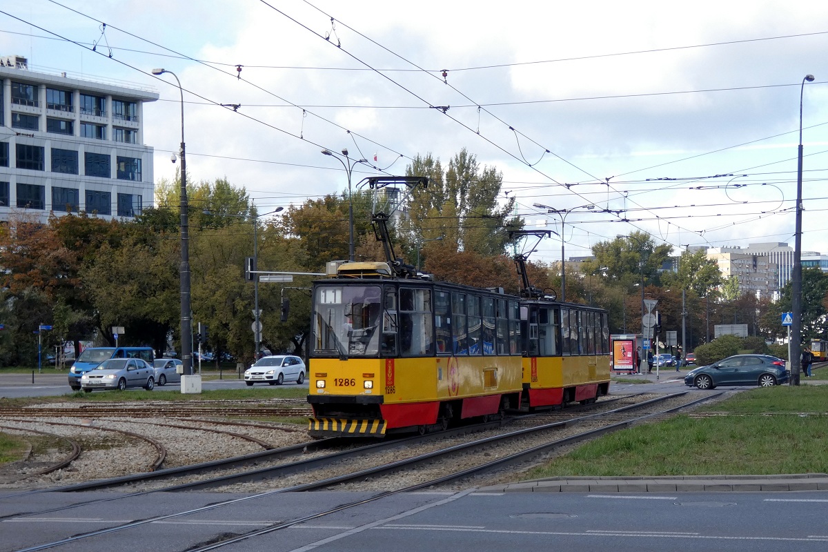 1286+1285
StopiÄtki jadÄ w obsĹudze kursu linii numer 11 w relacji Metro MĹociny (11:08)-Plac Narutowicza (12:03). 

