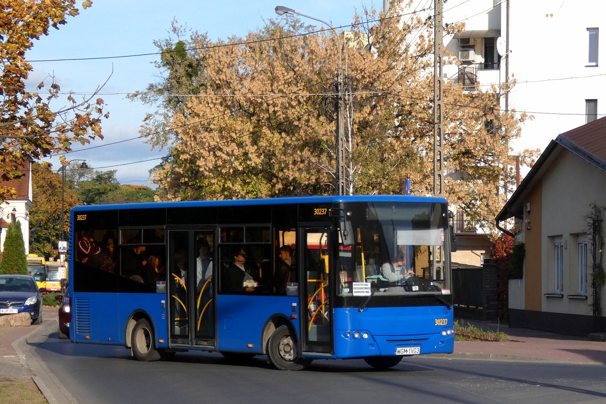 60005 (30237)
ZAZ jedzie w obsĹudze kursu "137" linii podmiejskiej w relacji Grodzisk Mazowiecki Dw. PKP (15:45)-Grzegorzewice (16:25). PKS Grodzisk coraz czÄĹciej wysyĹa L-kowe "rezerwy" na swoje wĹasne poĹÄczenia. SÄ to staĹe zadania (jedna z Solin z Kampinosu jeĹşdzi na linii podmiejskiej Grodzisk Mazowiecki-Kampinos, jeden z CytiosĂłw do niedawna (gdy byĹ sprawny) jeĹşdziĹ w KM Nadarzyn - na linii do Pruszkowa) jak i sporadycznie przypadki (SanCity ze Starych Babic w KM Grodzisk czy powyĹźszy ZAZ z Konstancina na linii podmiejskiej Grodzisk Mazowiecki-Grzegorzewice).  
Słowa kluczowe: DziwadĹo