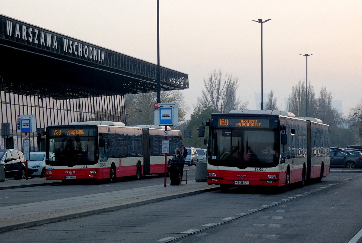 3383 i 3384
MAN po lewej podstawiĹ siÄ by wykonaÄ kurs linii numer 738 w relacji Warszawa Dw. Wschodni Kijowska (15:50)-Radzymin Os. Victoria (16:50). Obok stoi inny MAN po zakoĹczeniu obsĹugi linii 169 w relacji BrĂłdno Podgrodzie (15:10)-Dw. Wschodni Kijowska (15:43). NastÄpnie pojedzie w obsĹudze kursu linii numer 169 w relacji Dw. Wschodni Kijowska (15:58)-BrĂłdno Podgrodzie (16:35). 
