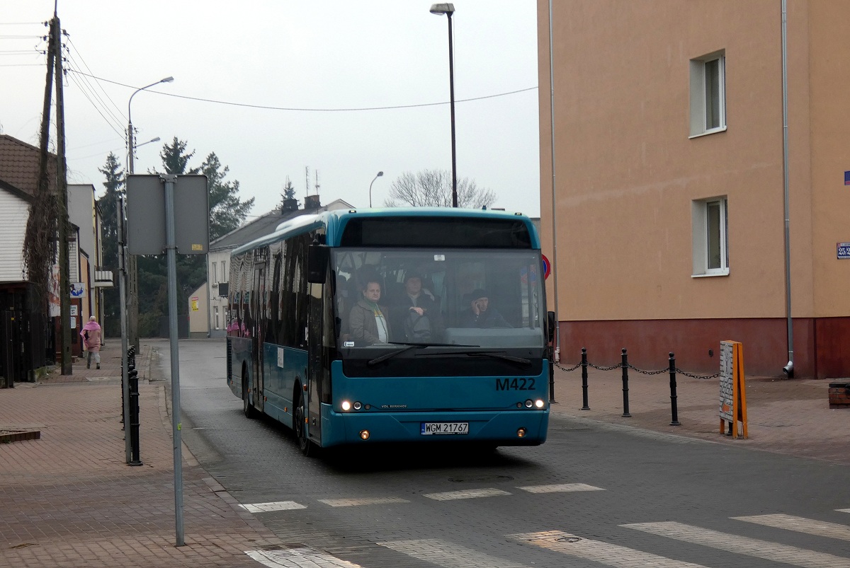 M422
Ambasador jedzie w obsĹudze kursu ZKA w relacji PKP Grodzisk Mazowiecki-PKP PruszkĂłw. Linia zostaĹa uruchomiona w zwiÄzku z wstrzymaniem ruchu kolejowego pomiÄdzy Grodziskiem a Pruszkowem. Od czasu jazdy na liniach zastÄpczych za pociÄgi na linii grodziskiej, wĂłz lekko zmieniĹ malowanie (na wzĂłr wozu M430 choÄ tutaj takĹźe zostaĹo pomalowane w ten kolor czoĹo pojazdu). 
