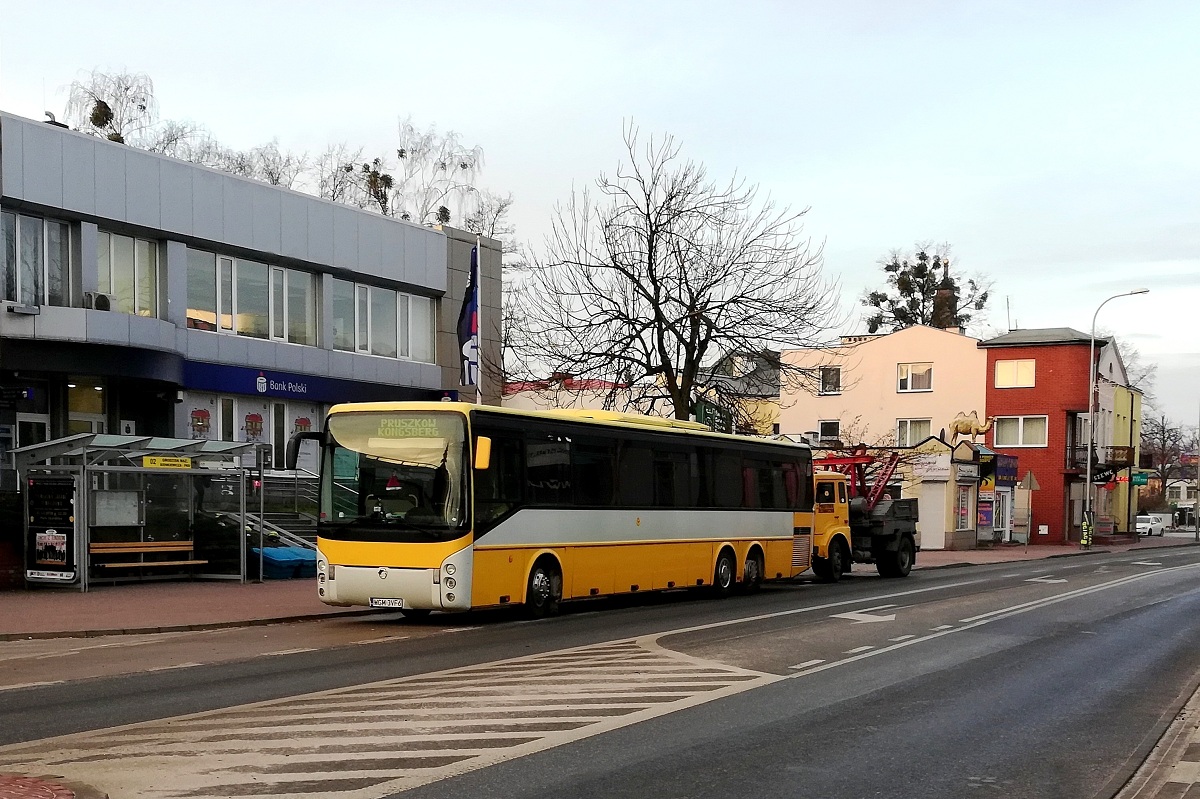 60004
Zdefektowany Ares oraz Jelcz #82620 ktĂłry przyjechaĹ mu do pomocy stojÄ na przystanku âGrodzisk Sienkiewicza PKO 02â. WĂłz zepsuĹ siÄ podczas obsĹugi kursu â6002â linii podmiejskiej w relacji ĹťyrardĂłw PKP (4:30)-PruszkĂłw Konsgberg Automotive (5:42). 
Słowa kluczowe: Awaria