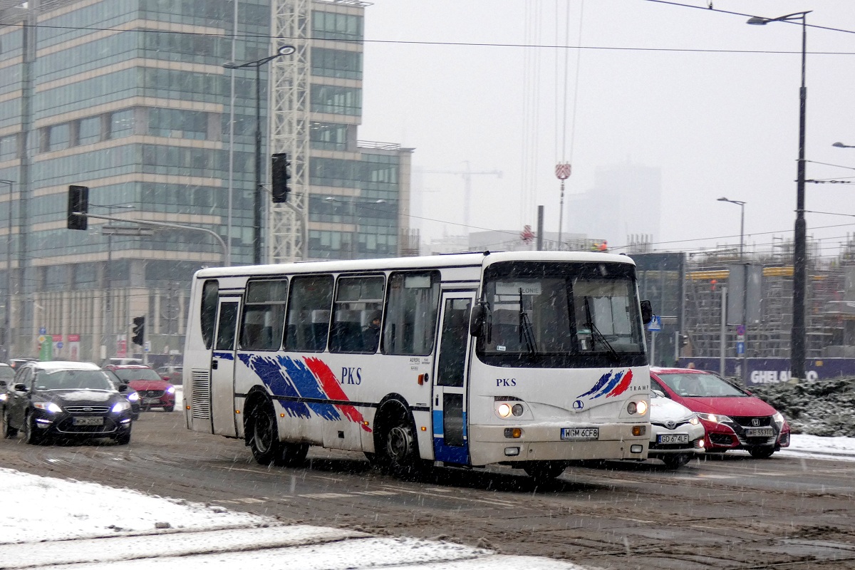 50020
Tramp jedzie w obsĹudze kursu linii podmiejskiej w relacji Warszawa Dw. Centralny (12:40)-BĹonie PKP (13:42). Jako Ĺźe PKS lubi oszczÄdzaÄ na wszystkim, to przednie drzwi przeĹoĹźono metodÄ gospodarskÄ od jednej z odstawionych H9, jednak mimo to nie starczyĹo pieniÄdzy by ujednoliciÄ je z caĹoĹciÄ pudĹa. 
