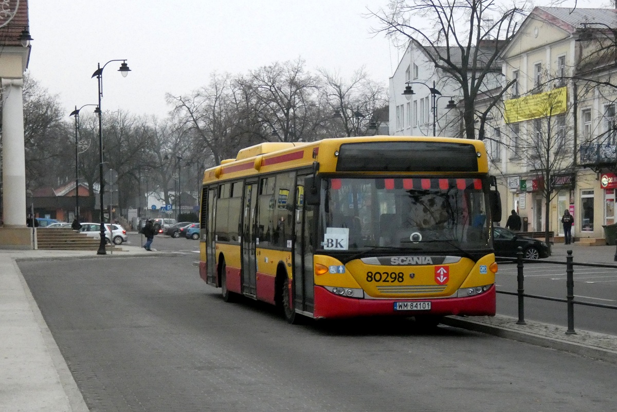 80298 
Scania (ex. A598) zakoĹczyĹa obsĹugÄ kursĂłw dowozowych z grodziskich szkĂłĹ do miejskiego basenu i oczekuje na wykonanie popoĹudniowych kursĂłw na linii BK. 
