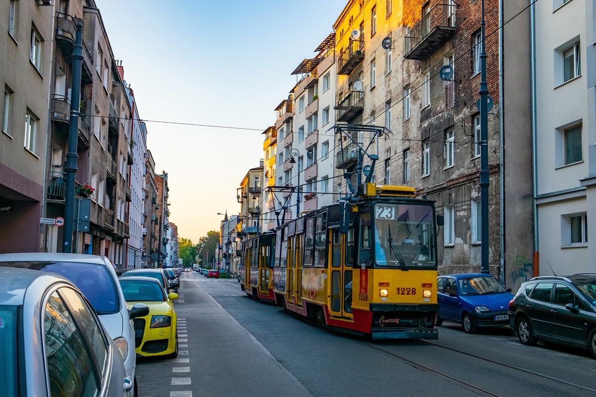 1228+1227
Trzaskacz dojeĹźdĹźa do Czynszowej na linii 23. Tego tygodnia jeĹşdziĹ we wszystkie dni o staĹych godzinach.
