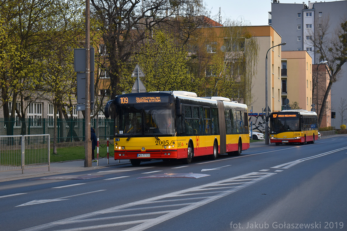 2005
SolGruz jadÄcy na Lini 109 w kierunku Dw.Centralnego

