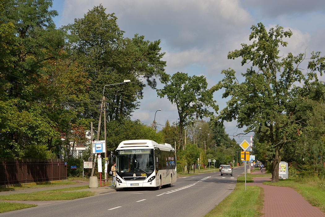 941
Hybrydowe Volvo w zdecydowanie Ĺadniejszym ubraniu.
