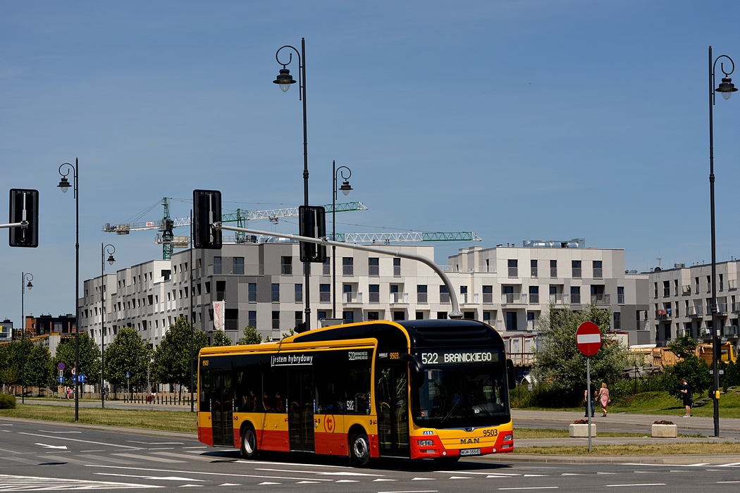 9503
Wspomnienie po hybrydach z Mobilisu na linii 522.
