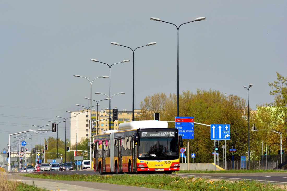 7205
Gazowiec kieruje siÄ w stronÄ kraĹca Rondo DaszyĹskiego obsĹugujÄc brygadÄ na skrĂłconej trasie.
