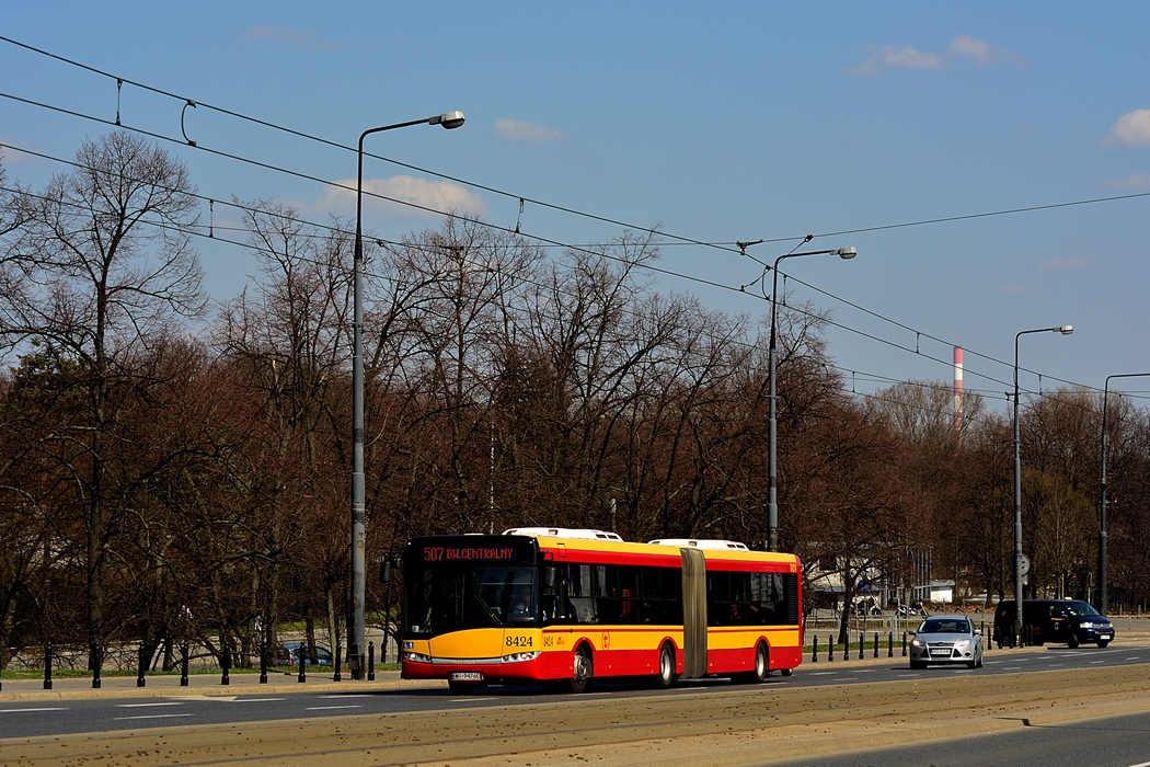 8424
TrwaĹa to seria SolarisĂłw, choÄ juĹź mocno nadgryziona przez "zÄb czasu".
