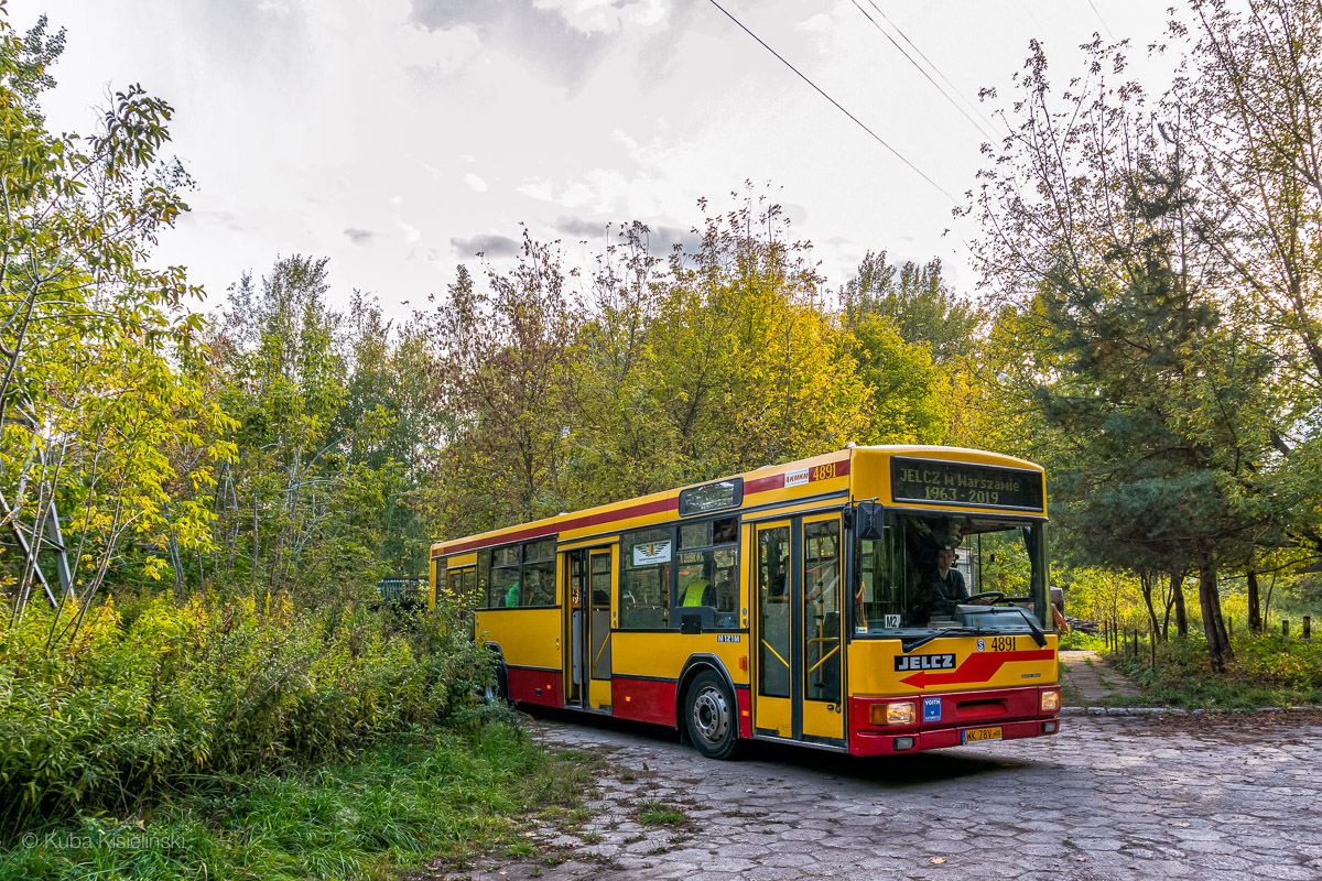 4891
Podczas wyjÄtkowo czasochĹonnych manewrĂłw :)
Słowa kluczowe: PoĹźegnanieWarszawskichJelczy Trylinka M121M