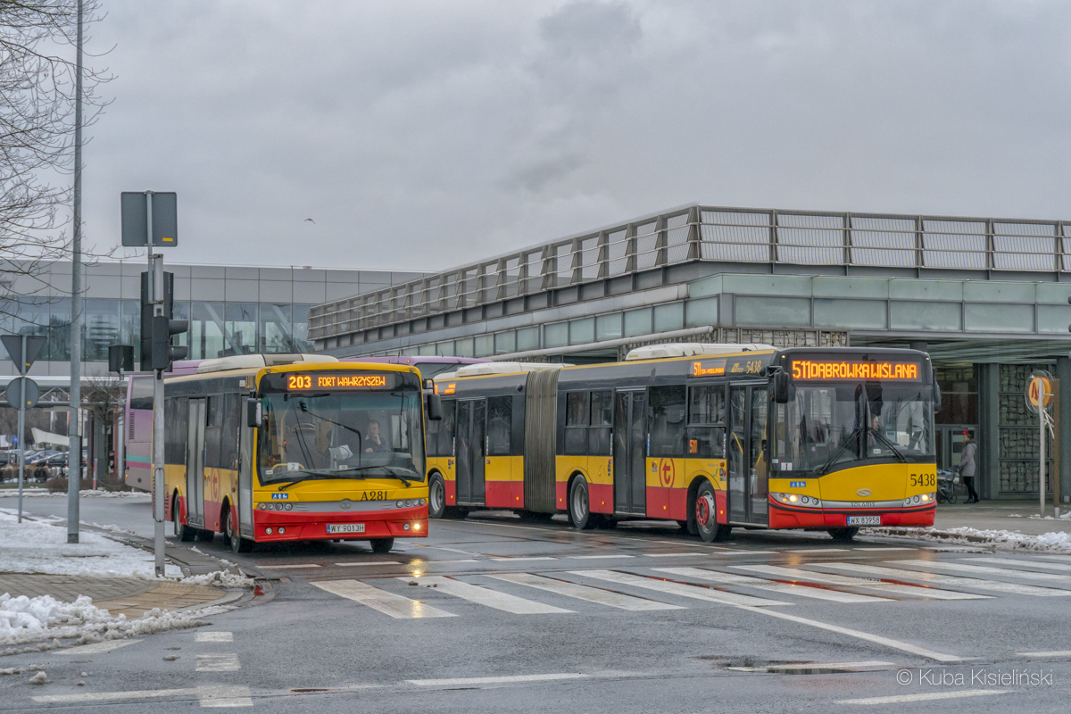 A281
9-metrowe Autosany to juĹź coraz rzadszy widok na ulicach Warszawy.
