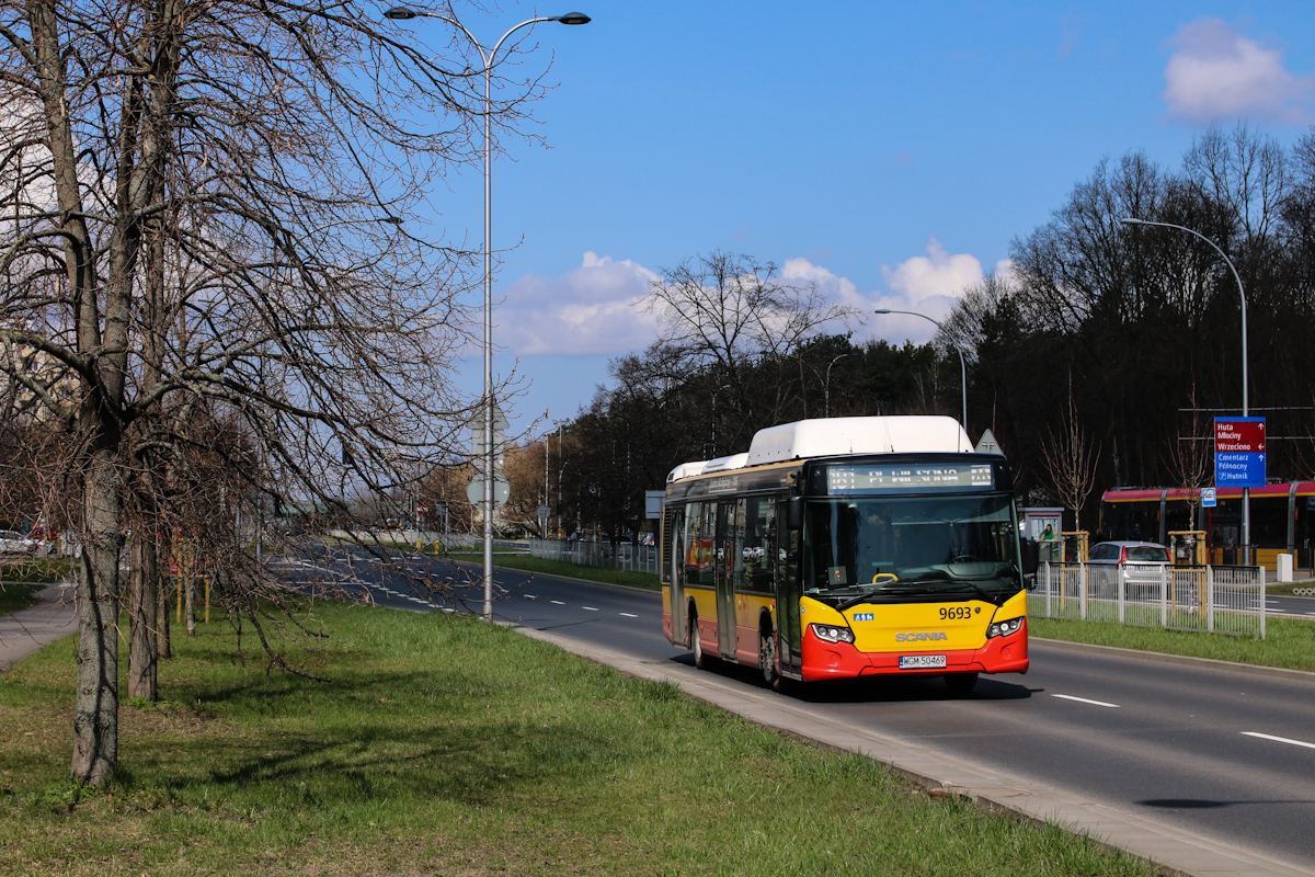 9693
Tak jak rok temu, tak i w tÄ Wielkanoc liniÄ 181 obsĹuguje Michalczewski.
