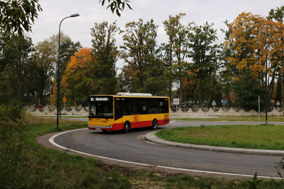 9070
Otokar wjeĹźdĹźa na nowo-przeniesionÄ pÄtle Izbicka-Cmentarz.
