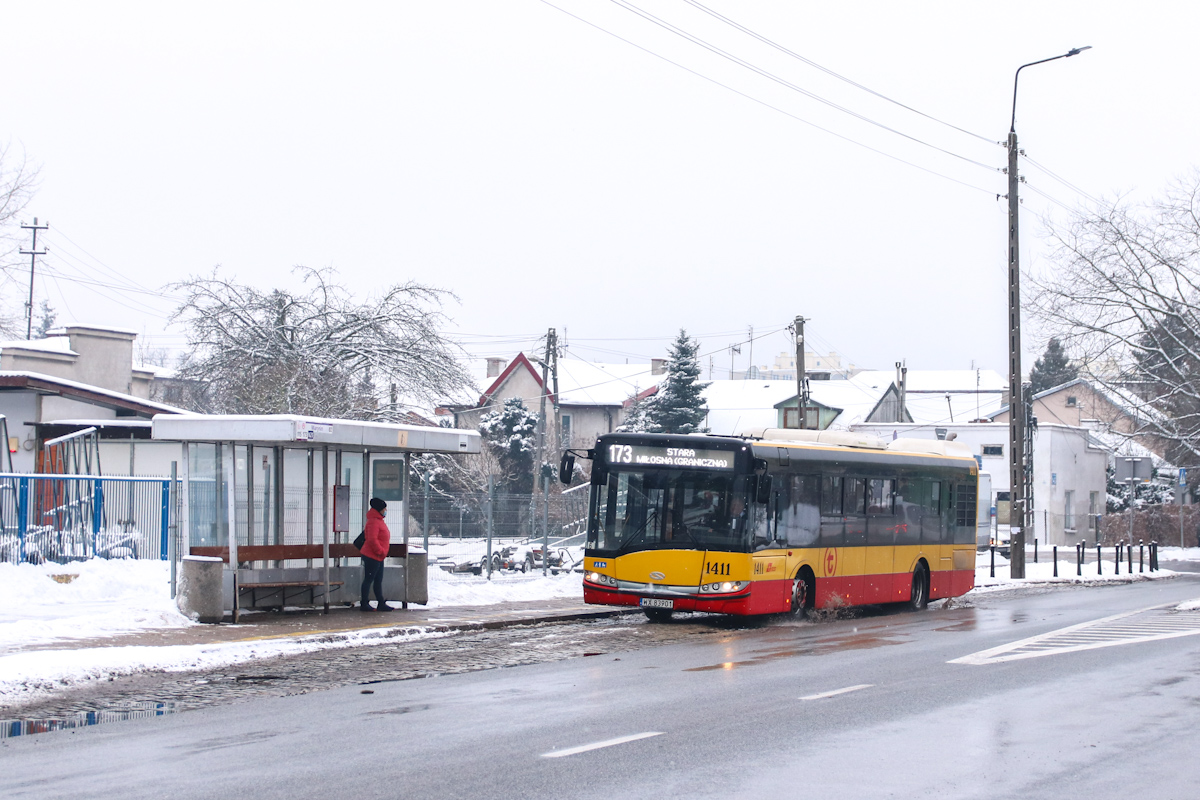 1411
Jedna z ostatnich wiat typu Ĺ  w Warszawie. CiekawostkÄ na wiacie jest naklejka firmy Akpol, ktĂłra dziaĹaĹa w latach 90.
