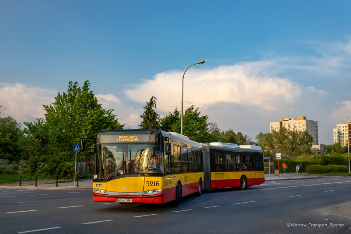 5216
Dotychczas Kleszczowy SU18 wjeĹźdĹźa po zakoĹczonym zadaniu 03/706 na teren przyszĹego "domu" przy ulicy Woronicza.
