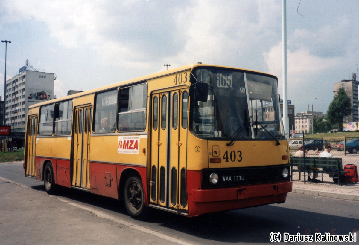 403
rok prod 1982, NG 88, 93 Kapena, kasacja 1998. 
Pierwsza obsada numeru. 15-letnia solĂłwka na dawnym poziomie -1 Dw. Centralnego na jednym z wcieleĹ linii 165 WilanĂłw - Dw. Centralny z lat 1994-2002. Za rok Ikarusa juĹź nie bÄdzie a w 1999 numer przejmie po remoncie wĂłz 808
Słowa kluczowe: IK260