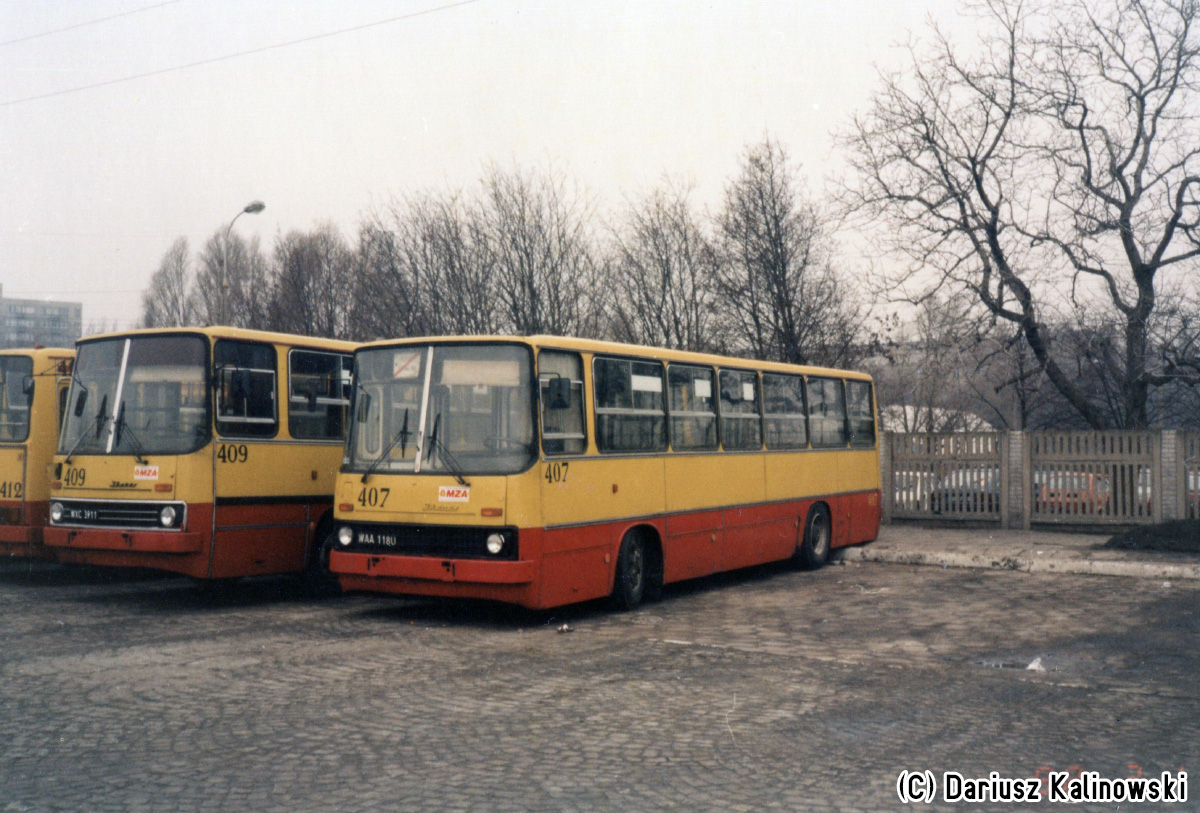 407
rok prod 1982 (ex 266), NG 88, 93 Kapena (->R7), kasacja 1999. 
Rzadko spotykany na mieĹcie wĂłz nocny najczÄĹciej widziany byĹ za dnia w takiej scenerii
Słowa kluczowe: IK260
