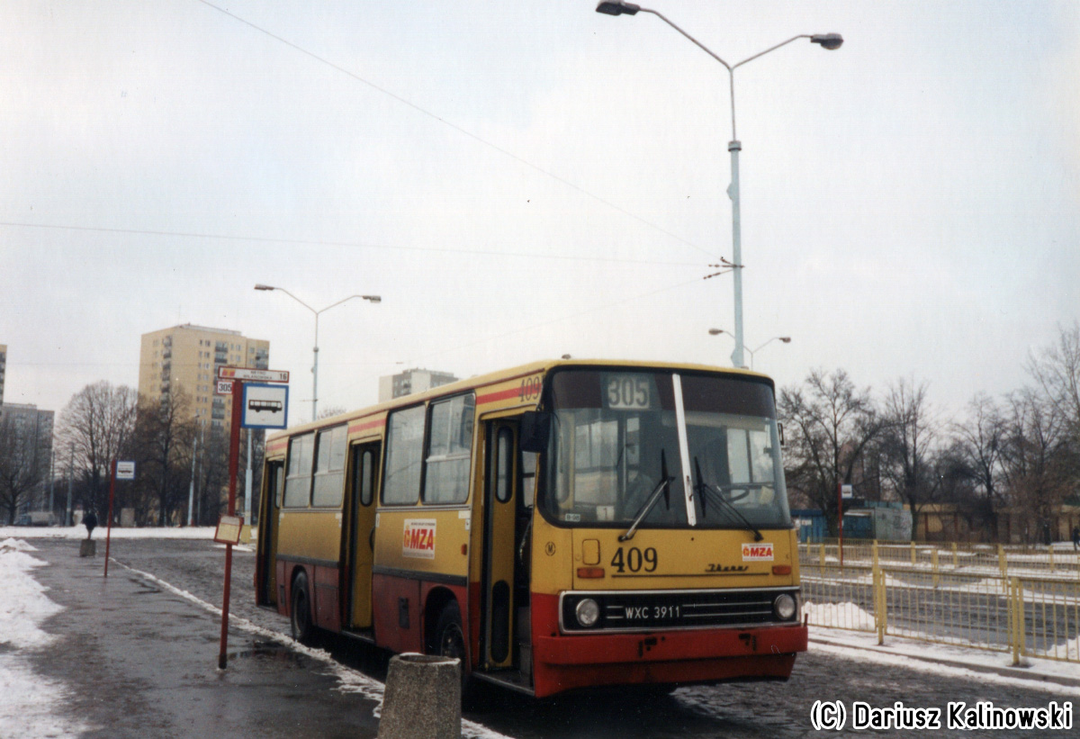 409
rok prod 1983, NG 91 (ex372), ODB 95 (ex819), kasacja 2005.
305 juĹź w wersji ĹÄczÄcej SĹuĹźewiec z Ursynowem przez dziurawÄ Poleczki. WĂłz to przykĹad zawrotnej polityki taborowej MZK - pierwotny 372 (R9) od 1991 jako 819 (R12), przejÄĹ nr po pierwszej obsadzie 819 ('83) ktĂłry w 1990 staĹ siÄ 1298. Prawda, Ĺźe logiczne - 819 z 1983 wymienili na 819 z 1983. Ech...
Słowa kluczowe: IK260