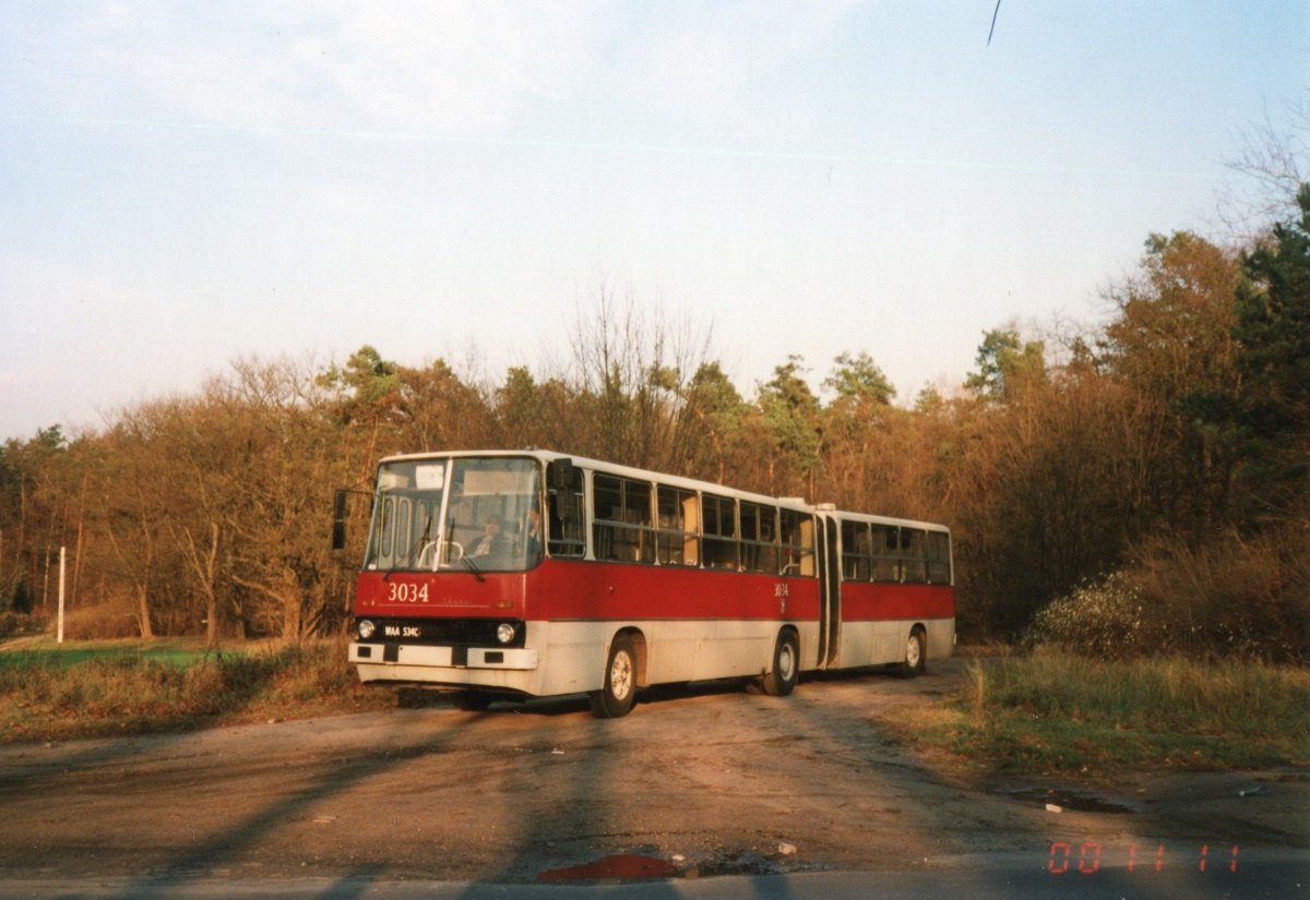 9009
Linia sezonowa do Chojnowa kursowaĹa od 1962 do 1988 roku, pierwotnie z Pl. Unii, od 1964 z Pl. Defilad. WoziĹa styranych socjalistycznÄ rzeczywistoĹciÄ warszawiakĂłw do lasu, na grzybki lub inne takie czynnoĹci rekreacyjne. PÄtla istnieje, znajduje siÄ naprzeciw skrÄtu na Orzeszyn. 3034 istniaĹ w dwĂłch odsĹonach: 1) ex 2034 '78 ktĂłry w 1987 staĹ siÄ pogotowiem 621 R7, 2) ex 2322 '80 od 1987 do 1992
Słowa kluczowe: IK280 Imprezy9009