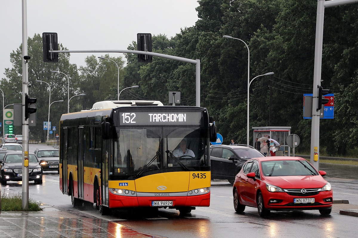9435
Okolice Galerii PĂłĹnocnej podczas ulewy. Opel jest szybszy, ale Solaris dostojniejszy.
