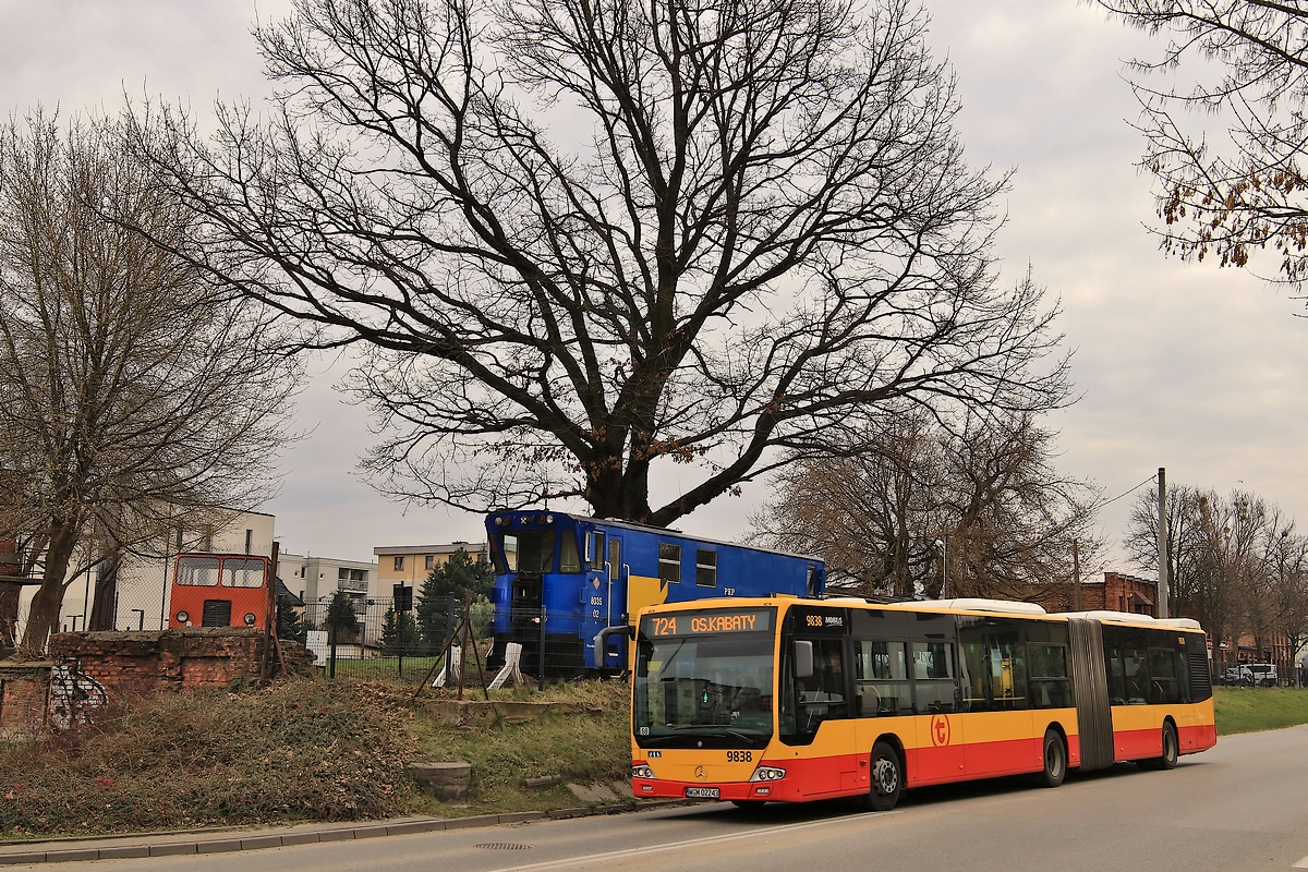 9838
Kebab mija stacjÄ kolejki wÄskotorowej.
