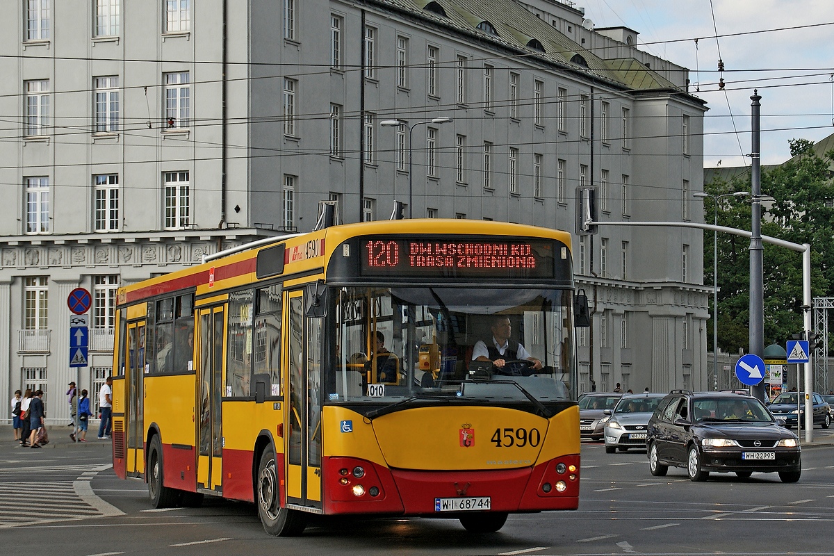4590
Dawna BiaĹa Dama skrÄca z Alei "SolidarnoĹci" w TargowÄ.
Słowa kluczowe: M121M