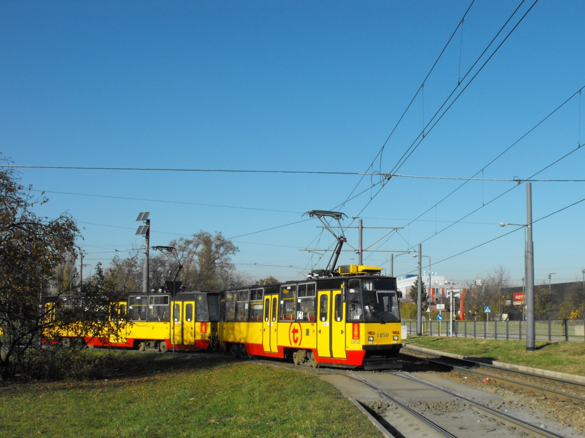 2050+2051
SkĹad akwarium wyjeĹźdĹźajÄcy z  pÄtli Annopol na specjalnej linii C1.
Słowa kluczowe: WĹ2021