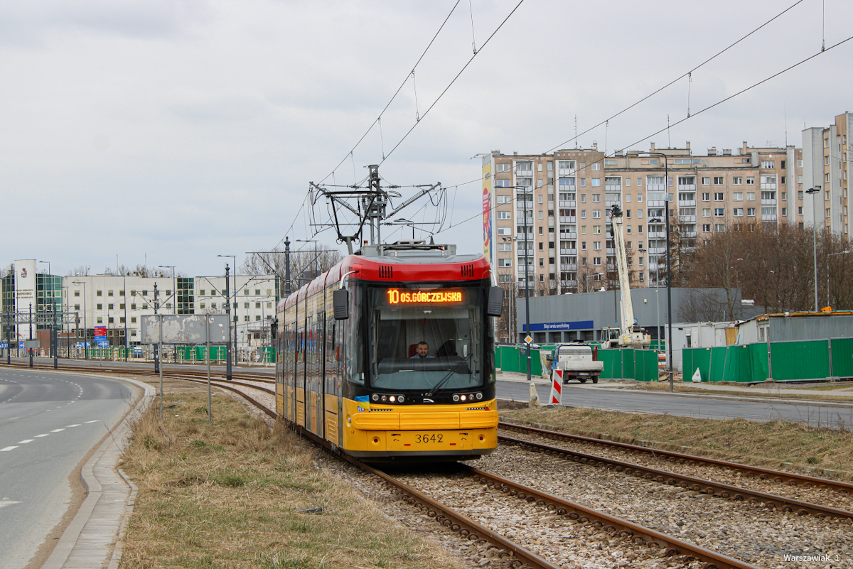 3642
PowrĂłt tramwajĂłw na ulicÄ GĂłrczewskÄ staĹ siÄ faktem. Ostatni raz jeĹşdziĹy tÄdy liniowo 17 maja 2019 roku

