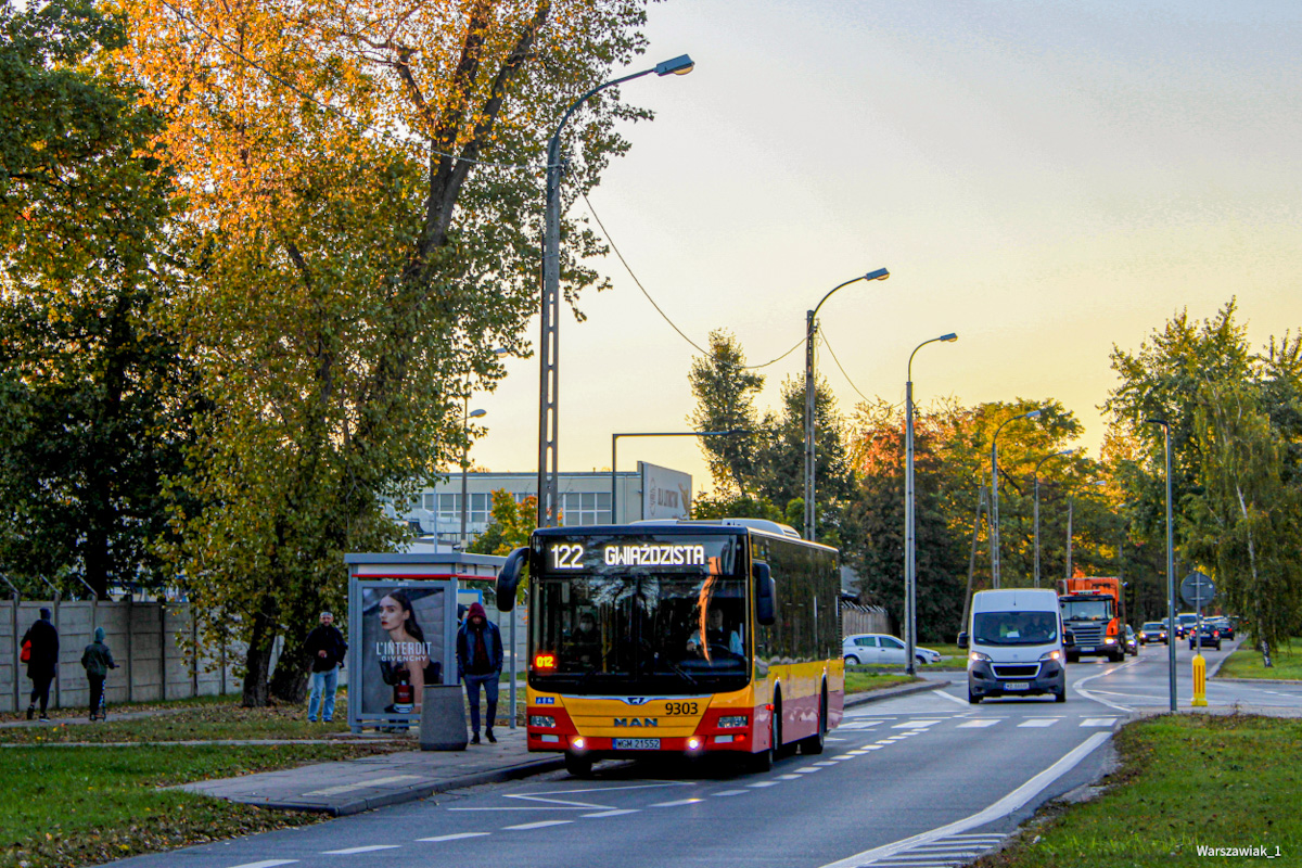 9303
DziÄki zmianom obsĹugowym od 04.10.2021 na dodatkach linii 122 moĹźemy zobaczyÄ  PKS 
