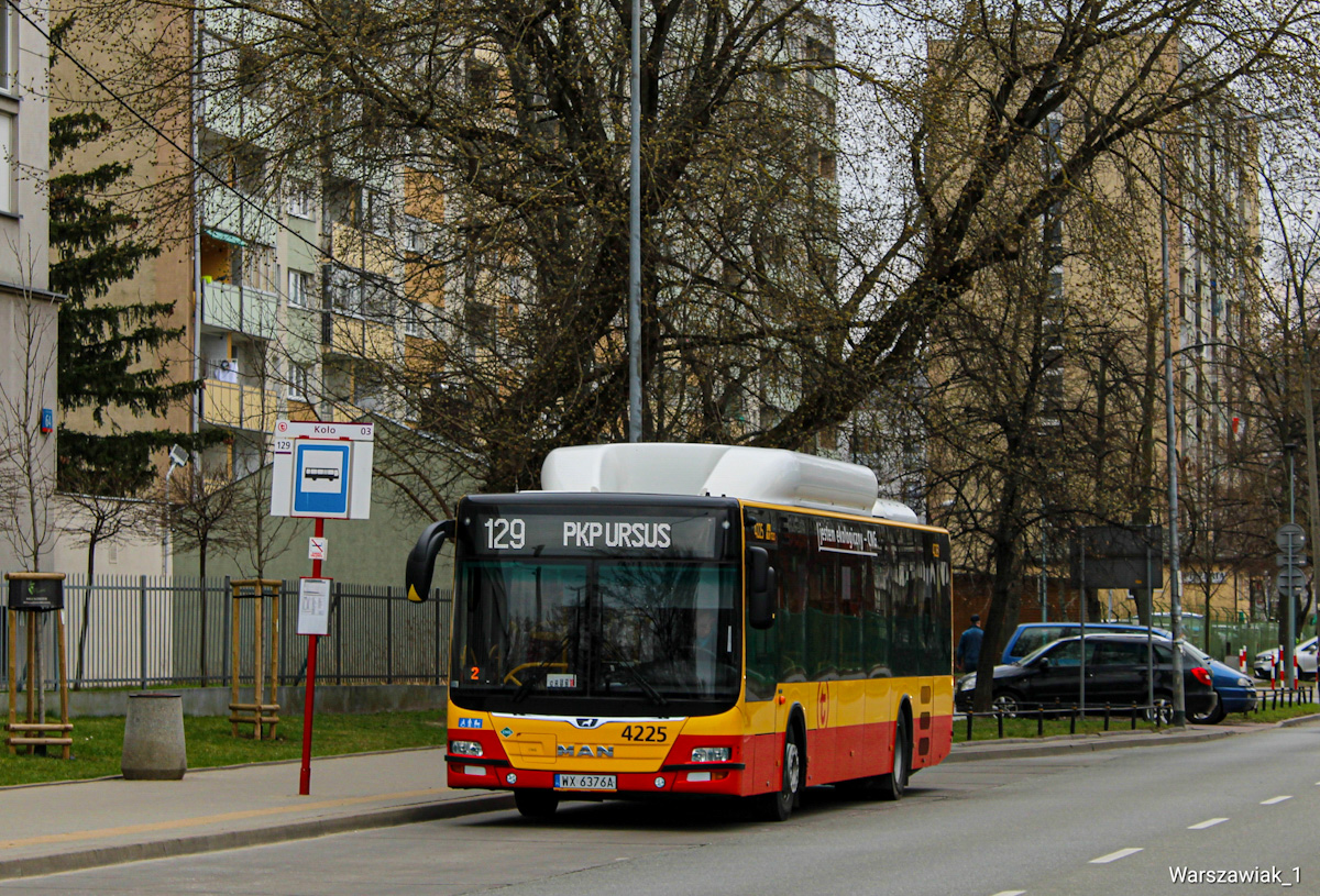 4225
Standardowy widok ''dziwadĹo" za pojazd 10 metrowy. 

