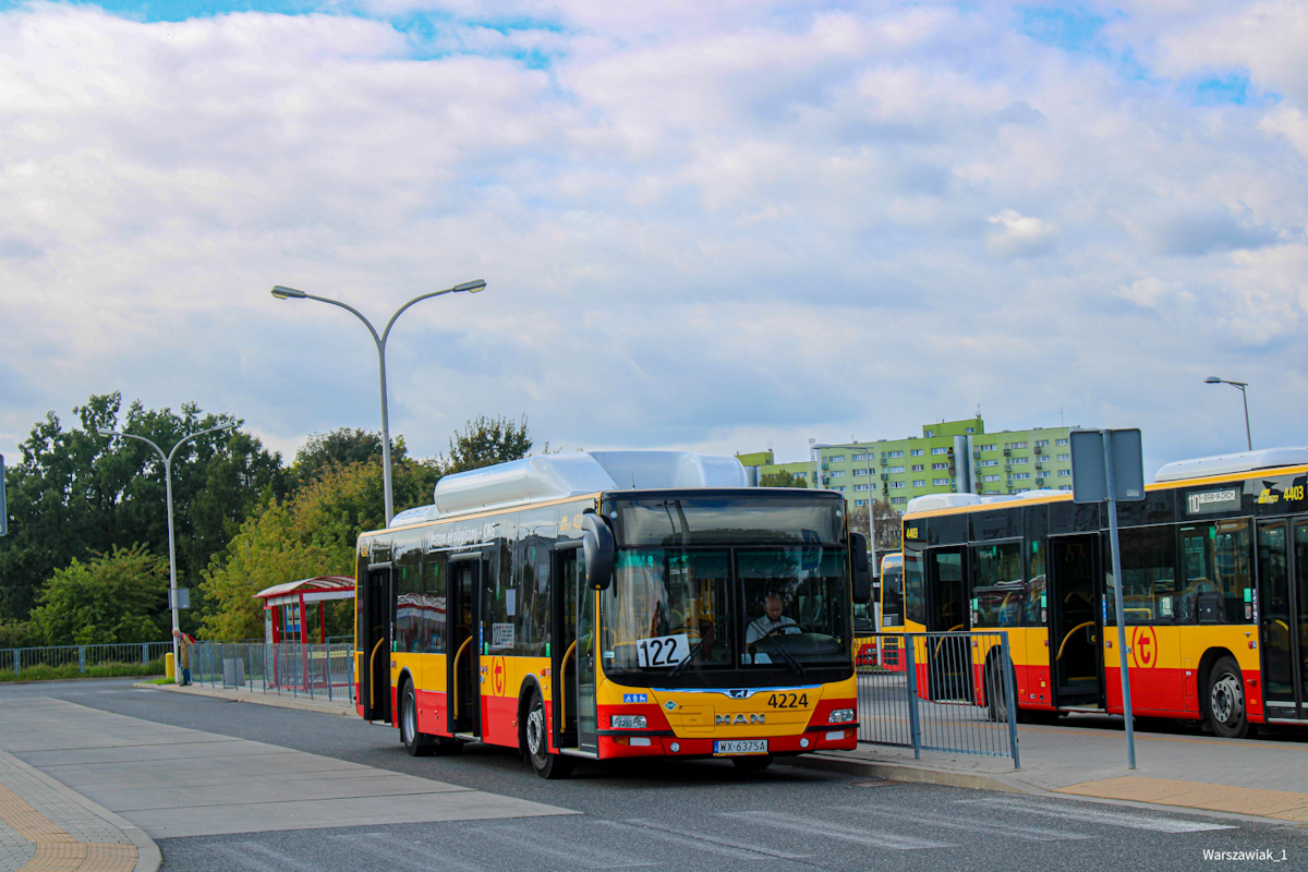 4224
122 jak i inne linie z  GwiaĹşdzistej zostaĹy skierowane do Metra Marymont,  z wyjÄtkiem zawieszonej na czas utrudnieĹ 121 i skrĂłconej do Ĺťeromskiego 197. 
Słowa kluczowe: Objazd