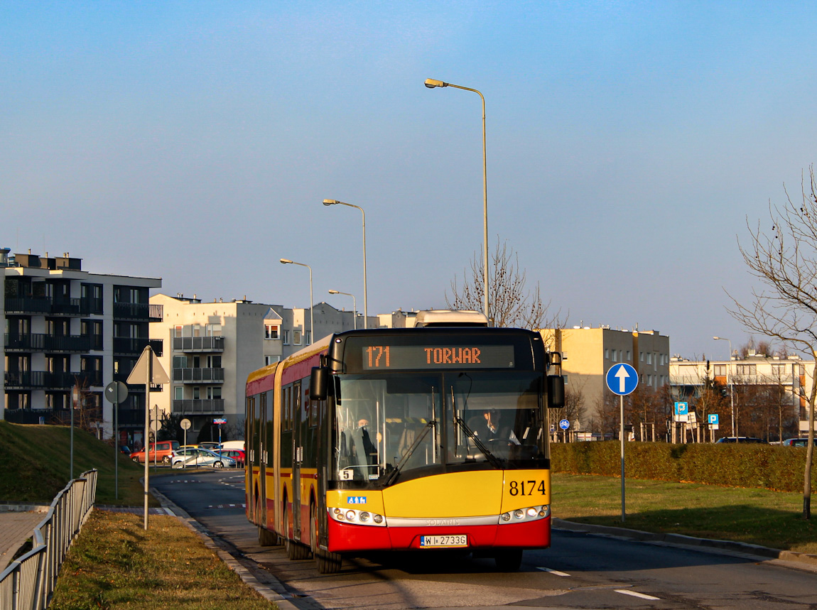 8174
W okresie tzw. ,,ferii szkolnych" na linii 171 moĹźna byĹo zobaczyÄ zajezdniÄ Woronicza. 
