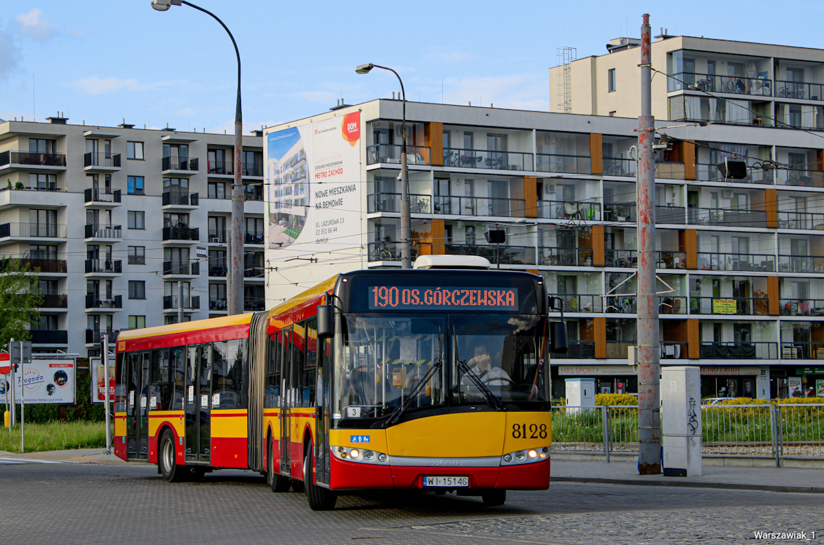 8128
Tu jeszcze Kleszczowy Solaris koĹczy kurs na linii 190. Szkoda, Ĺźe caĹa seria 81xx z powrotem wrĂłci na R-1. Na R-2 miaĹy szansÄ pokazania siÄ w obcych dla siebie rejonach i ciekawych liniach . 
