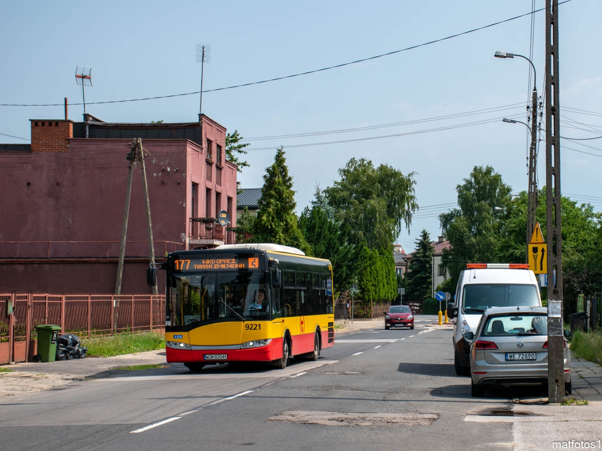 9221
Objazd spowodowany zalaniem ul. Cierlickiej, co ma miejsce wĹaĹciwie po kaĹźdej burzy
Słowa kluczowe: Objazd