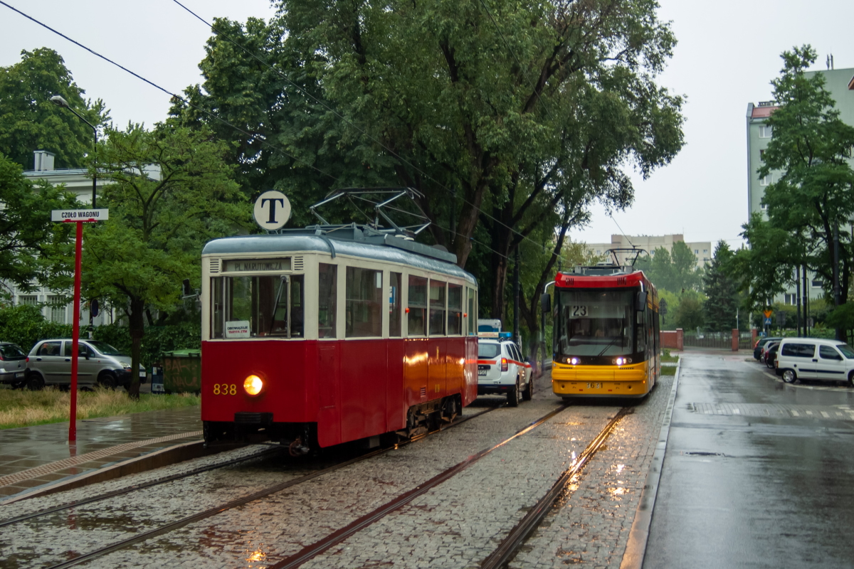 838 i 3631
Z powodu nieplanowego postoju wagonu 838, Jazz obsĹugujÄcy liniÄ 23 wjechaĹ na Ĺźeberko kraĹcĂłwki Czynszowa.
Słowa kluczowe: Awaria