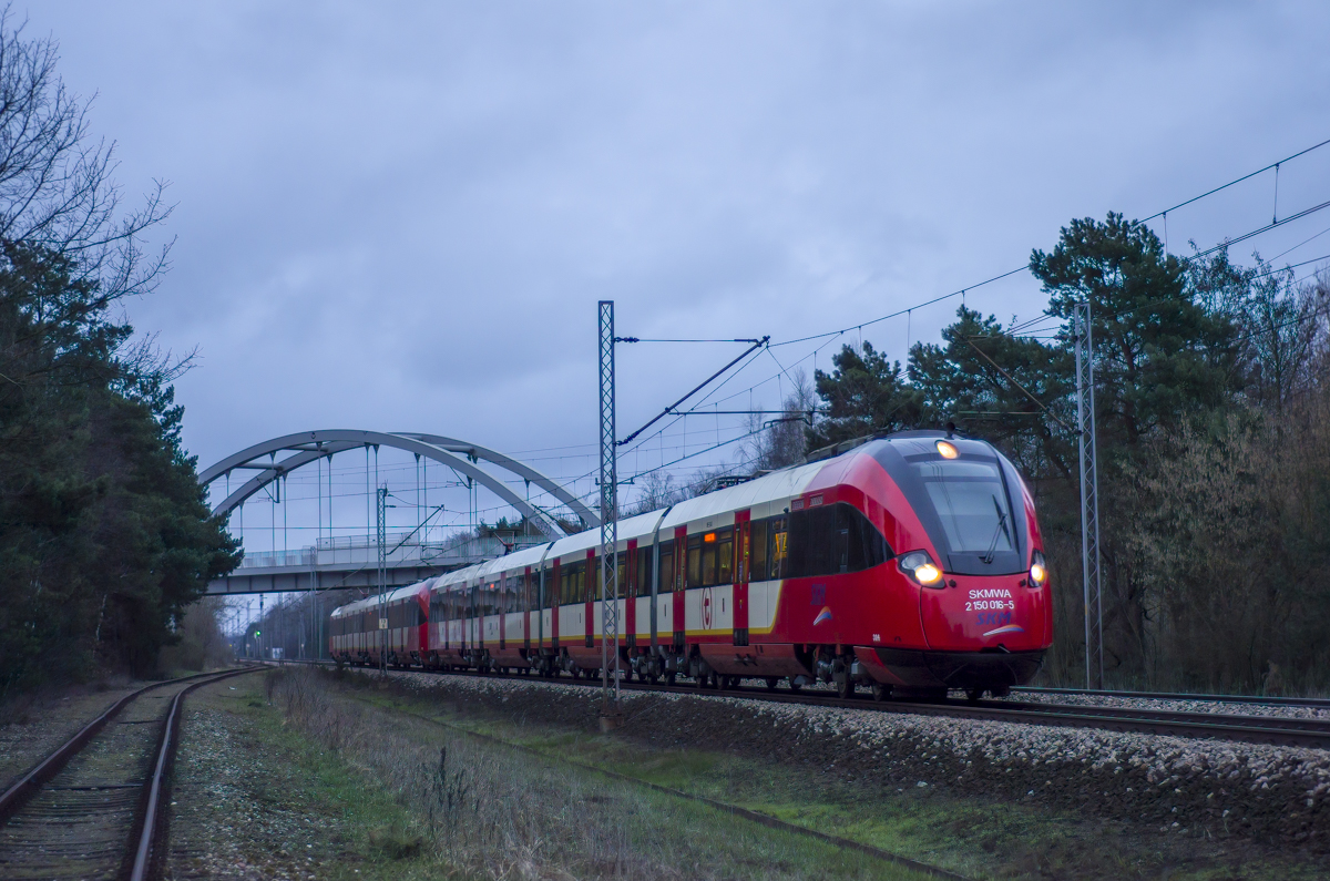 19WE-004+19WE-002
Ĺťeby spotkaÄ dzisiaj skĹad 19WE obsĹugujÄcy S2, nie trzeba byĹo spÄdzaÄ paru godzin w Photoshopie, a jedynie wyjĹÄ na szlak.
