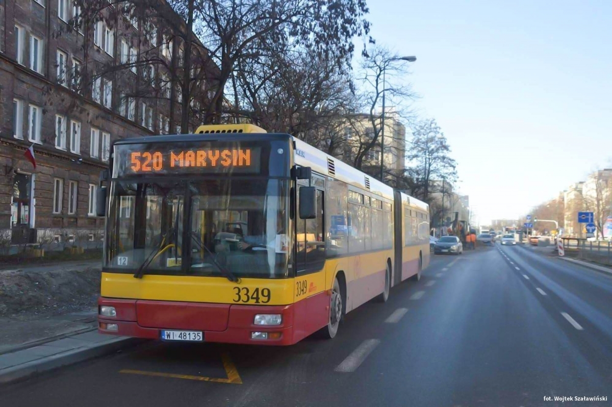 3349
ZdjÄcie ma wartoĹÄ historycznÄ: wozu nie zobaczymy w ruchu liniowym, trasa linii 520 zostaĹa wycofana z Woli i skrĂłcona do Placu Bankowego w zwiÄzku z otwarciem trzech stacji metra na Woli.



