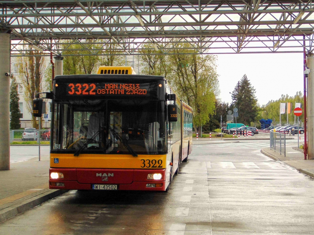 3322
MaĹo kto by siÄ spodziewaĹ, Ĺźe na poczÄtku maja moĹźna byĹo jeszcze spotkaÄ NGiety na mieĹcie, mimo poĹźegnania ich przez MZA z koĹcem kwietnia. Jednak tutaj mamy udokumentowany definitywny koniec kursowania liniowego tuĹź przed ostatnim zjazdem z linii miejskiej. Z pozdrowieniami dla kierowcy.
Słowa kluczowe: PoĹźegnanieNG313