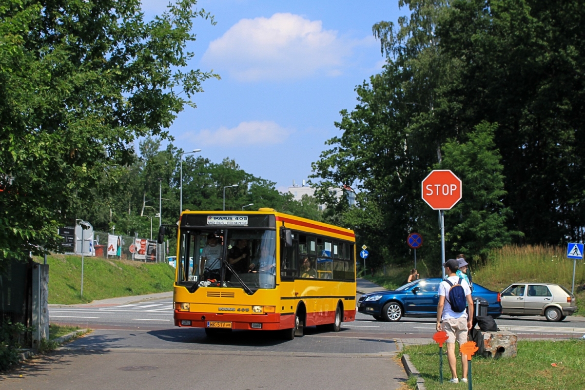 6454
Drugi z warszawskich goĹci zlotu IkarusĂłw w Katowicach
Tutaj wjazd na teren imprezy przed jej rozpoczÄciem.
Pozdrawiam ekipÄ z wozu
Słowa kluczowe: IK405