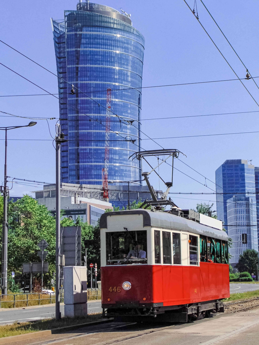 446
"Berlinka cabrio" w akcji
Słowa kluczowe: Architektura