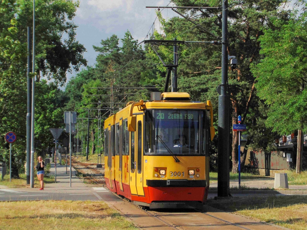 3001
Pewien czerwcowy weekend i ciekawe połączenie - słynny "Batyskaf" na jedynym warszawskim odcinku jednotorowym, w ramach obsługi linii 20
