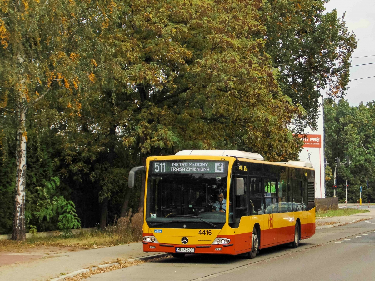 4416
Efekt sobotniego remontu odcinka ul. Aluzyjnej oraz skierowania linii do Bukowa.
Tego dnia wszystkie brygady obsadzone byĹy przez takie Mercedesy.
Słowa kluczowe: Objazd