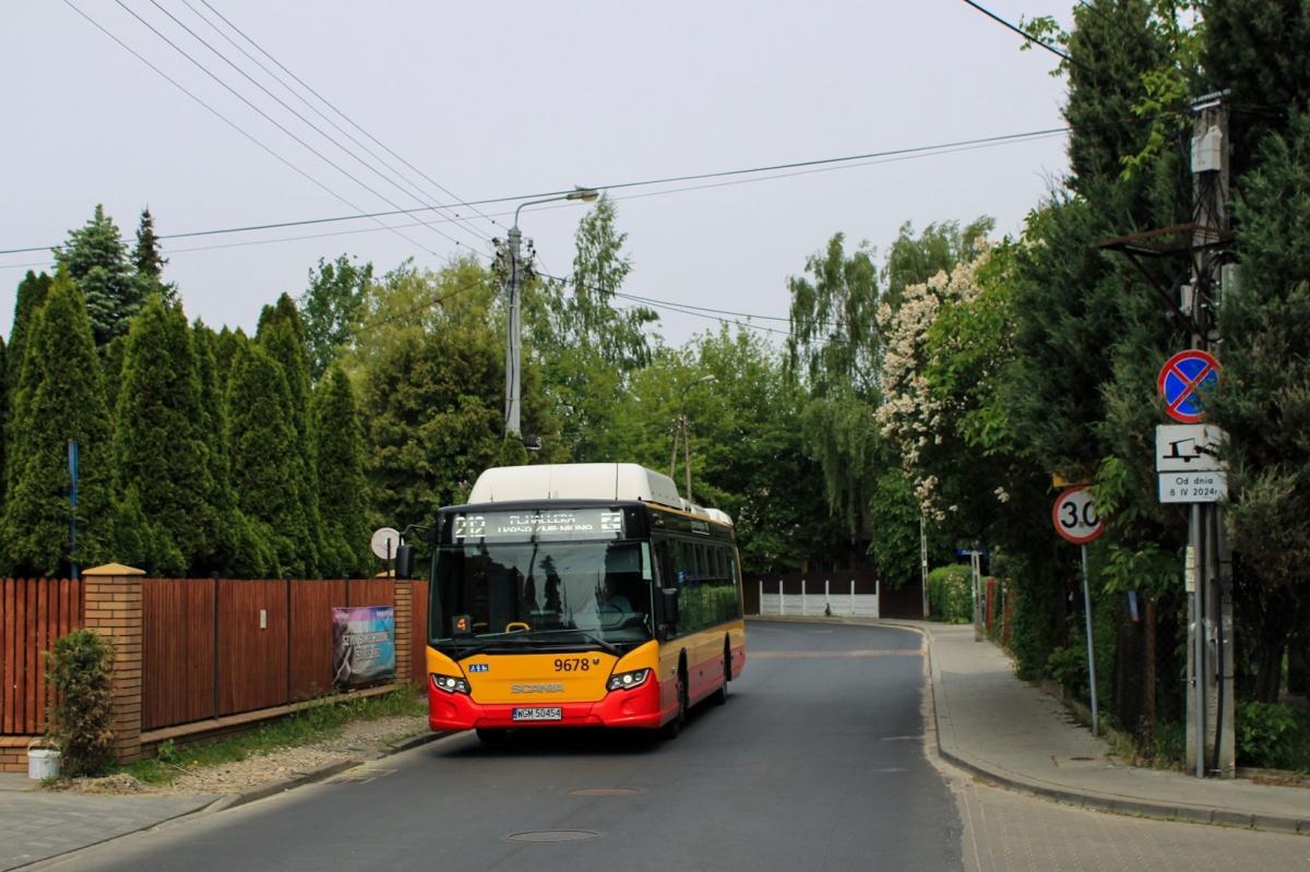 9678
PoczÄtek ciekawego odcinka objazdu dla linii 212 - zaraz za Ĺukiem skrzyĹźowanie i stacja metra "Zacisze"
PrzewoĹşnik z koĹcem czerwca znika ze stolicy, lecz nie wiadomo oficjalnie jak sprawa wyglÄda z pojazdami z tego kontraktu (istnieje szansa ich przejĹcia do MZA)
Słowa kluczowe: Objazd